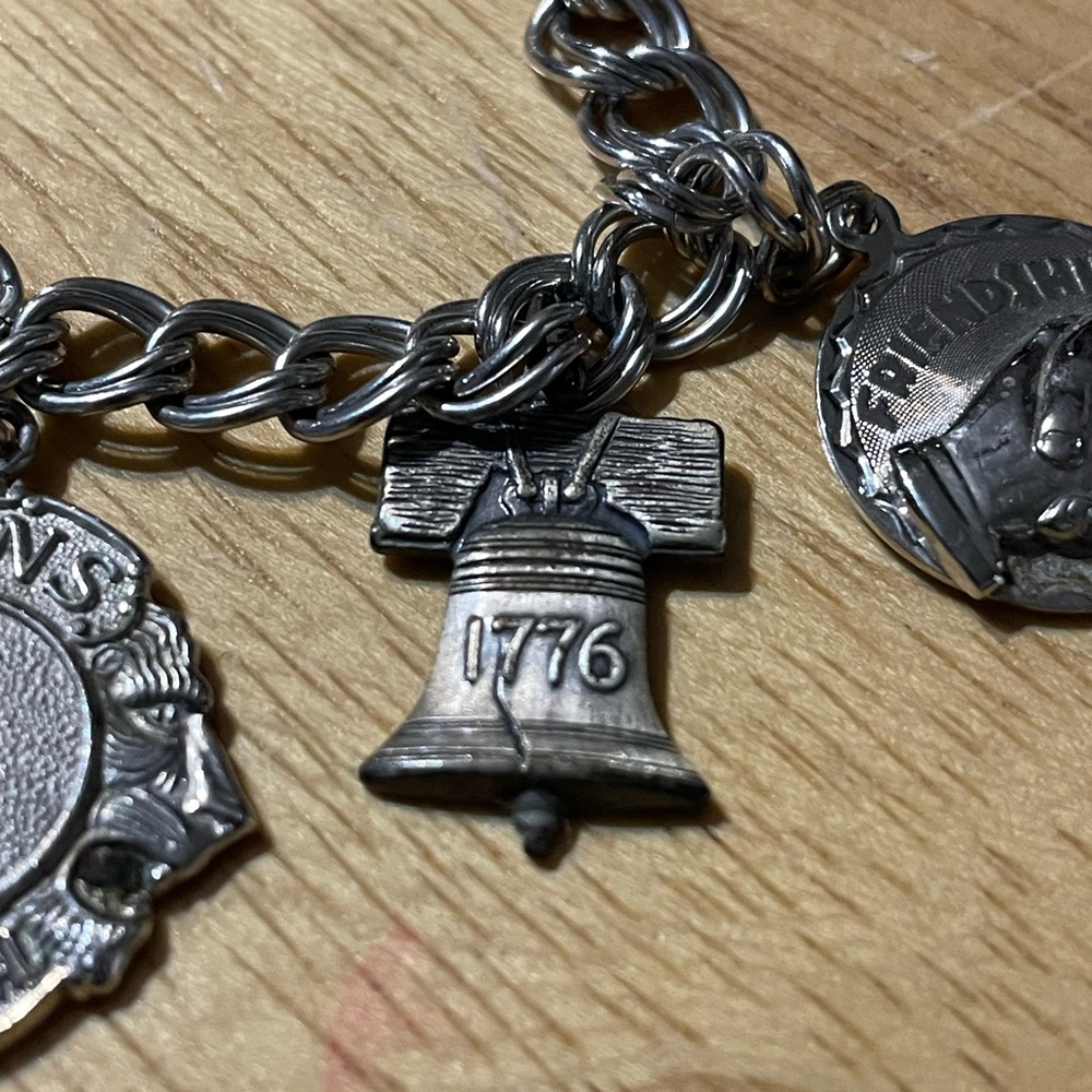 Vintage Source Unknown Silver Charm Bracelet - image 4